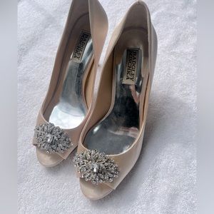 Badgley Mischka Ivory Peep Toe Accent Heels